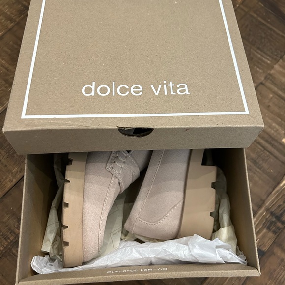 Dolce Vita women’s size 7.5  Cream Loafers - Picture 11 of 11